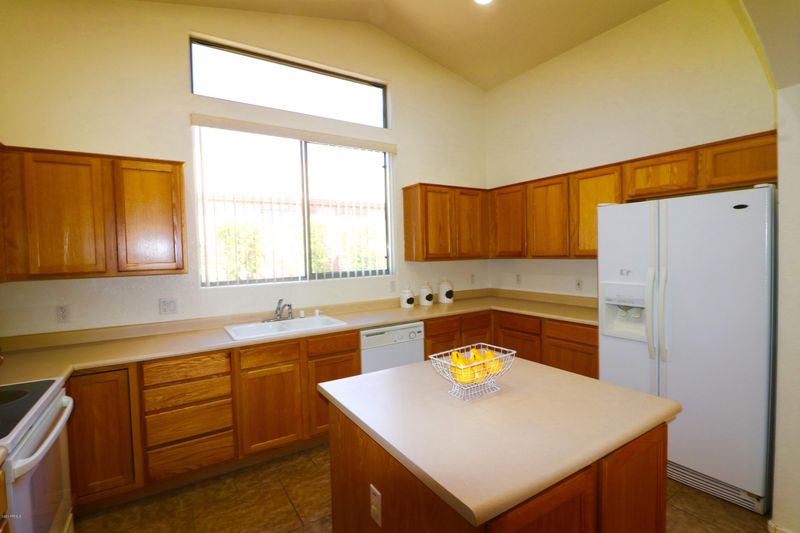 8956 E Hillview St, Mesa, AZ 85207