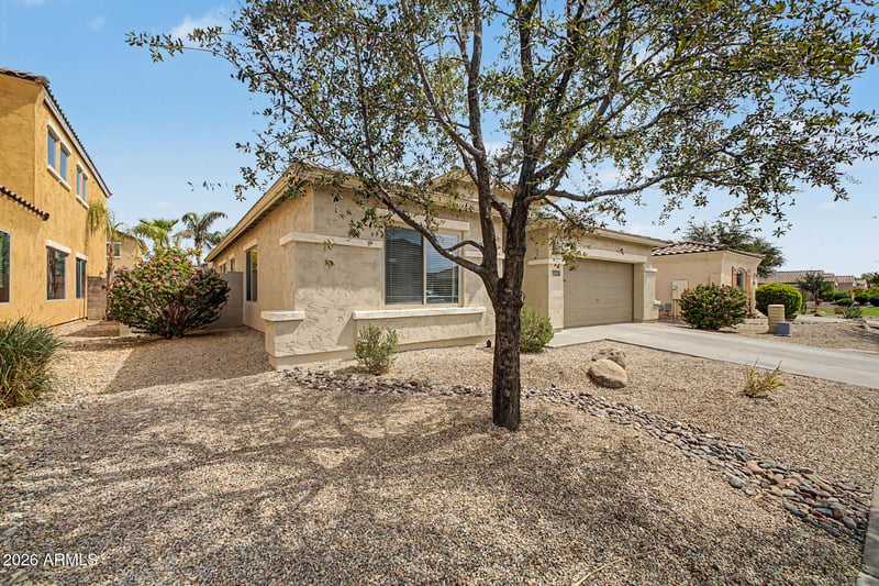 896 E La Costa Pl, Chandler, AZ 85249