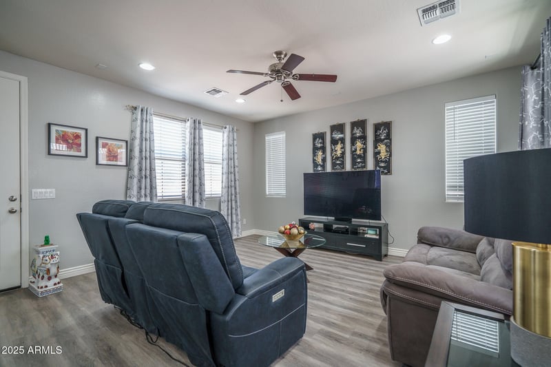 8964 Northview Ave, Glendale, AZ 85305