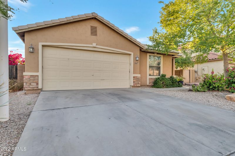 8964 S Parkside Ln E, Buckeye, AZ 85326