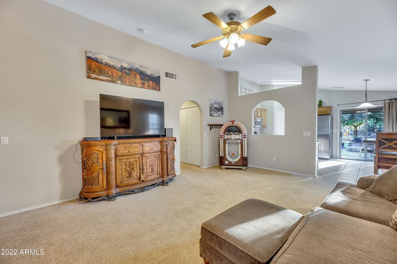 8964 S Parkside Ln E, Buckeye, AZ 85326