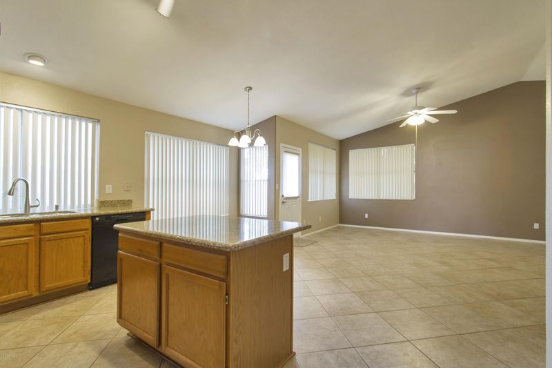 8977 W Kathleen Rd, Peoria, AZ 85382