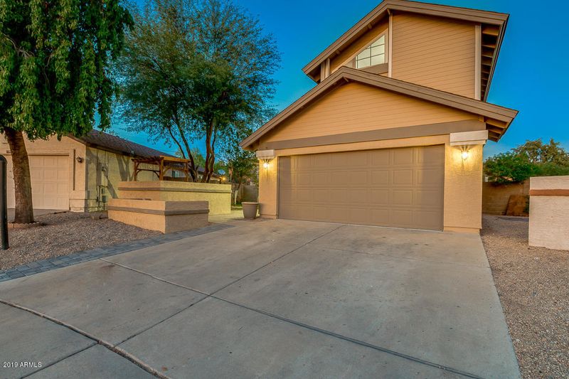 8979 N 63rd Dr, Glendale, AZ 85302