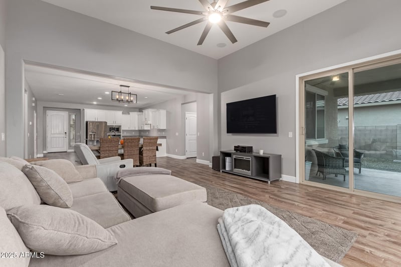 8987 Seldon Ln, Peoria, AZ 85345