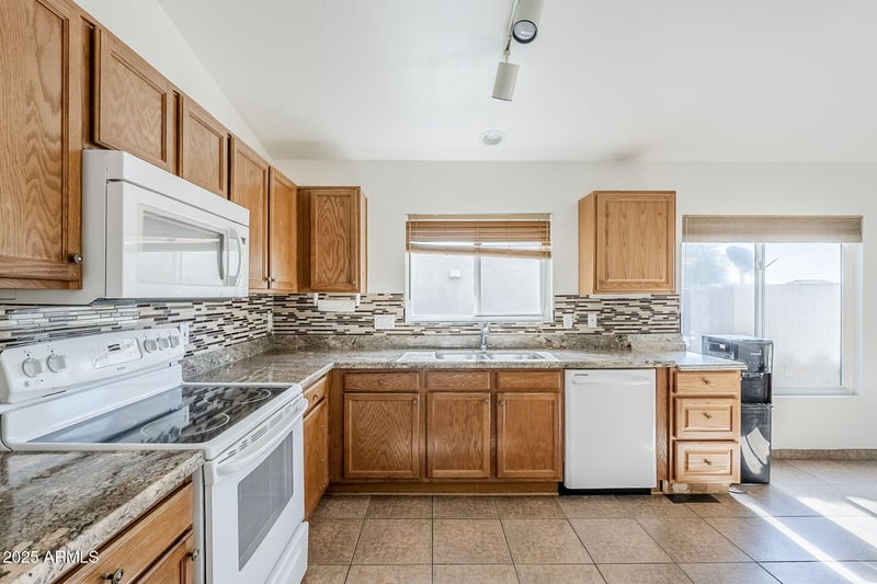 899 Mayfield Cir, San Tan Valley, AZ 85143