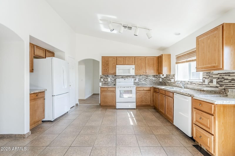899 Mayfield Cir, San Tan Valley, AZ 85143