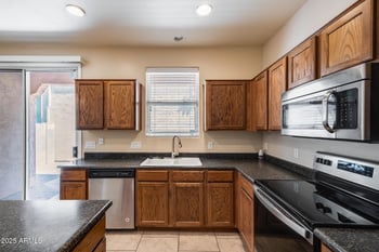 9 87th Ln, Tolleson, AZ 85353