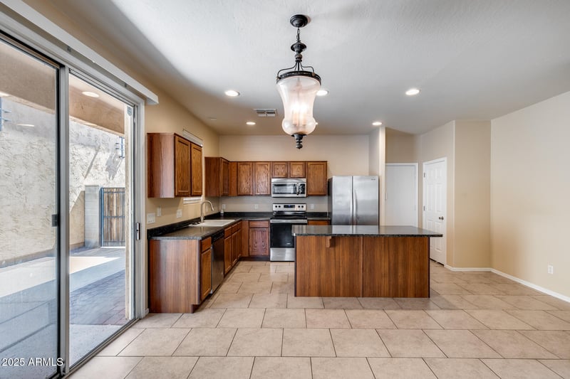 9 87th Ln, Tolleson, AZ 85353
