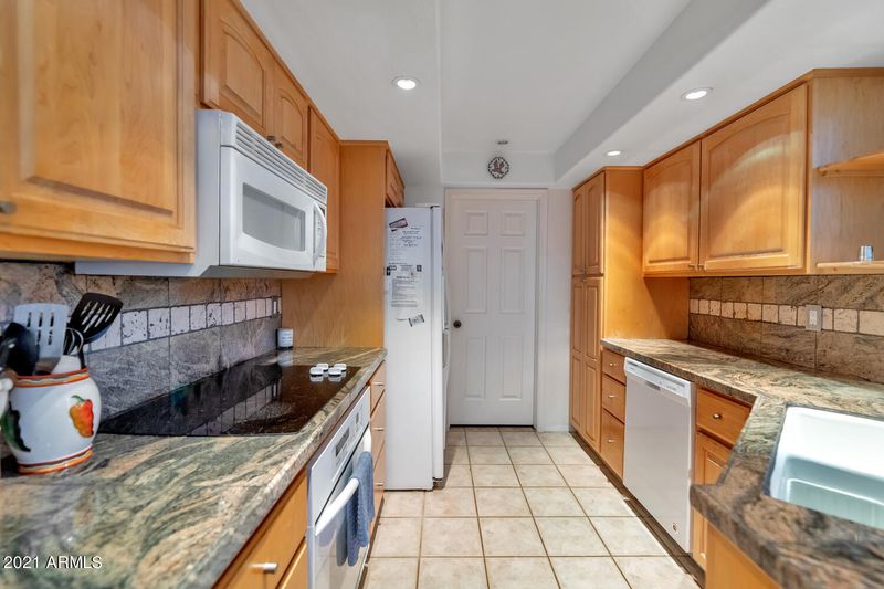 9 E Waltann Ln, Phoenix, AZ 85022