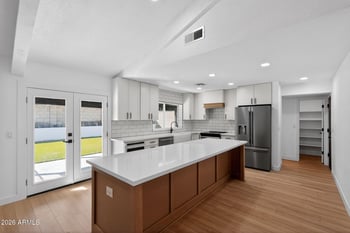 9 Surrey Ave, Phoenix, AZ 85022