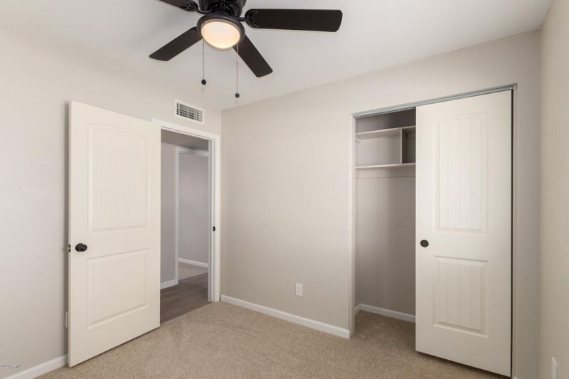 9 W Kristal Way, Phoenix, AZ 85027