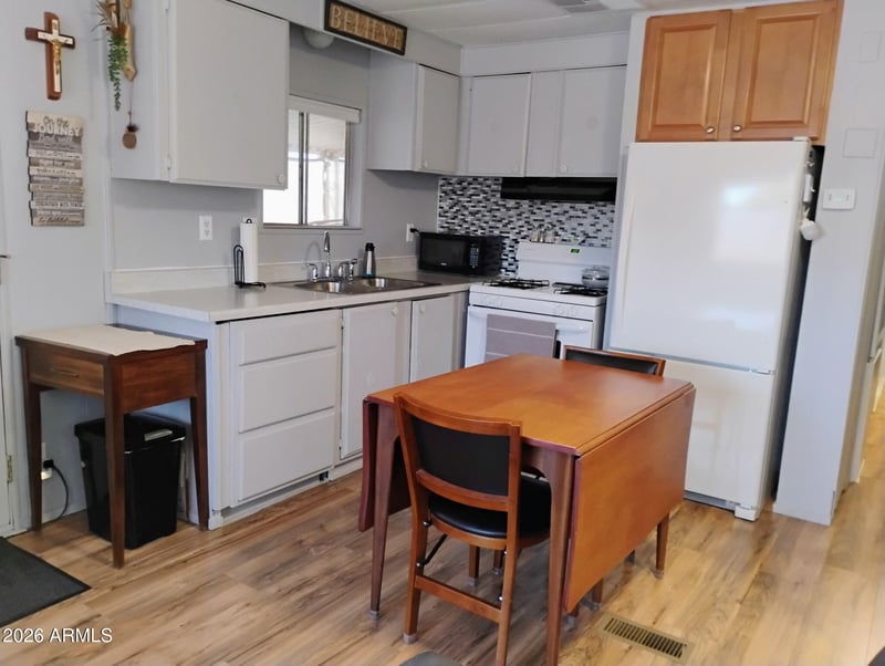 900 S Idaho Rd #940, Apache Junction, AZ 85119