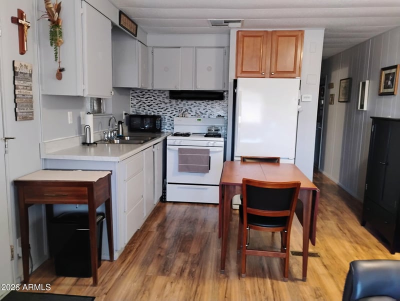 900 S Idaho Rd #940, Apache Junction, AZ 85119
