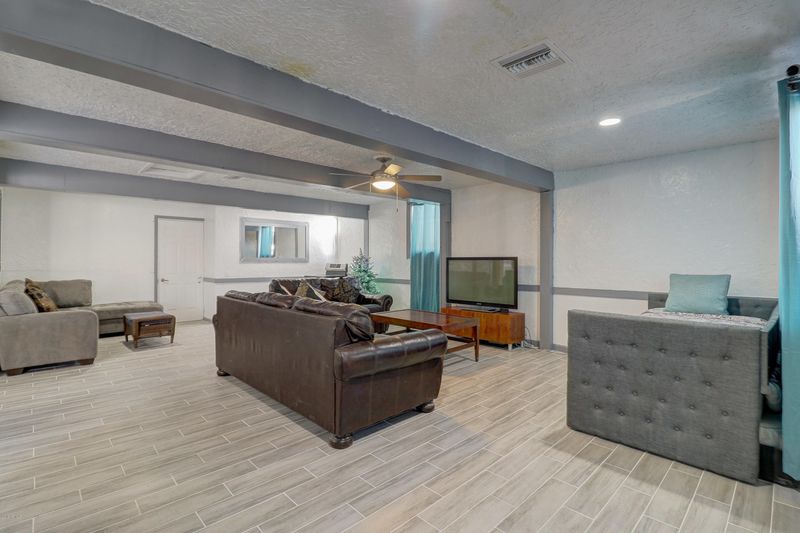 9002 W Heatherbrae Dr, Phoenix, AZ 85037