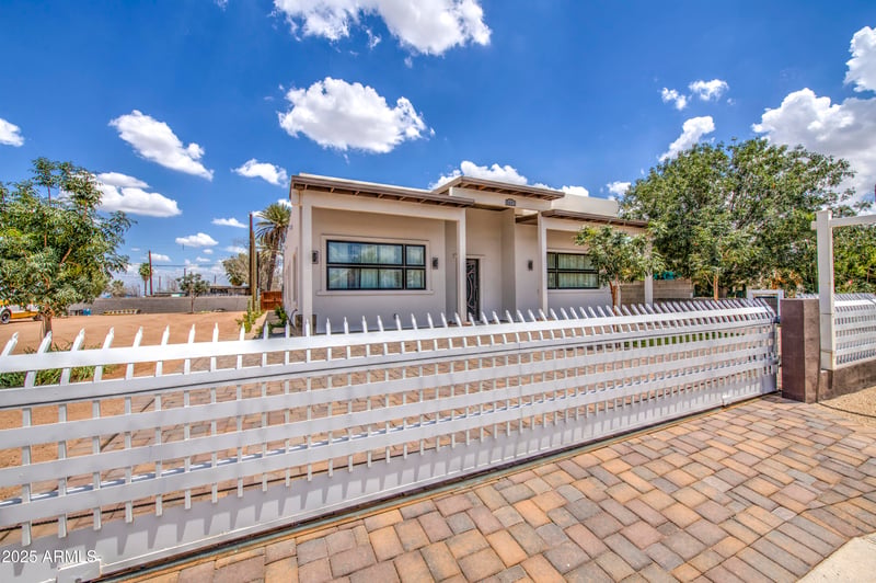 9005 Calle Sahuaro --, Guadalupe, AZ 85283