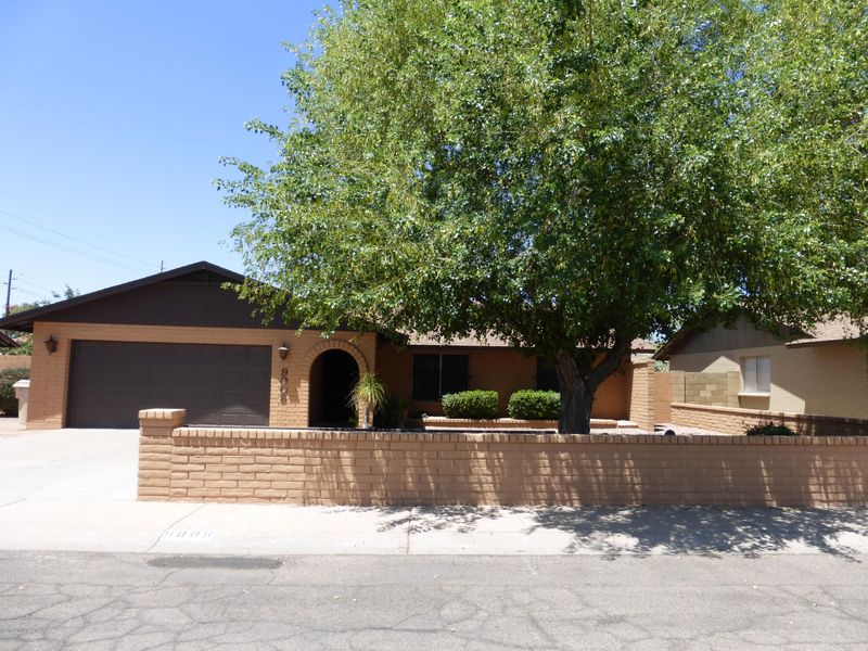 9008 N 49th Dr, Glendale, AZ 85302