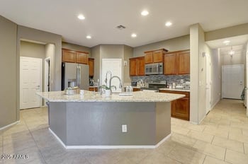9009 57th Dr, Laveen, AZ 85339