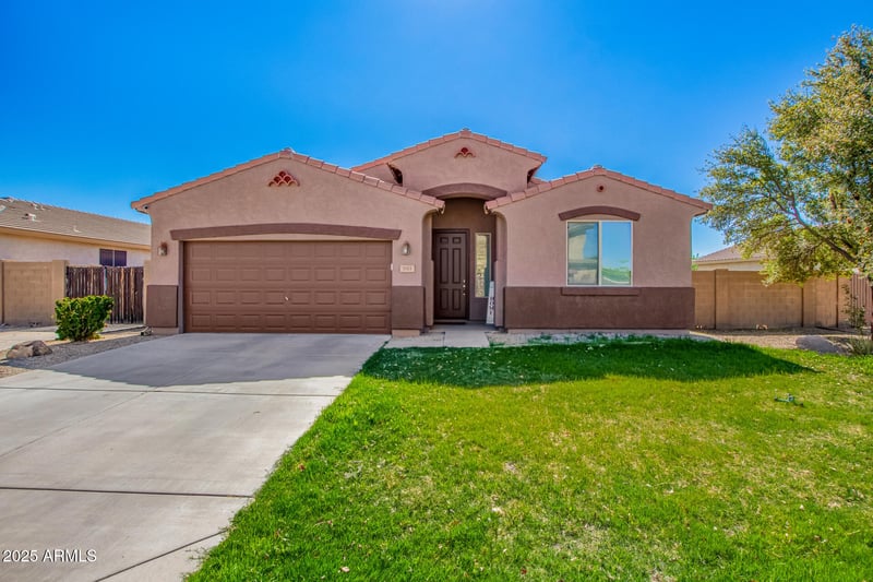901 Hereford Dr, San Tan Valley, AZ 85143