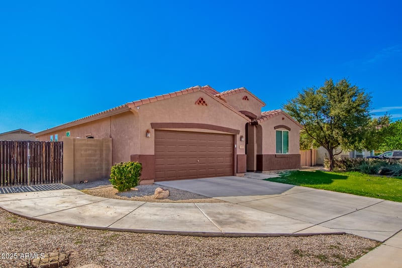 901 Hereford Dr, San Tan Valley, AZ 85143