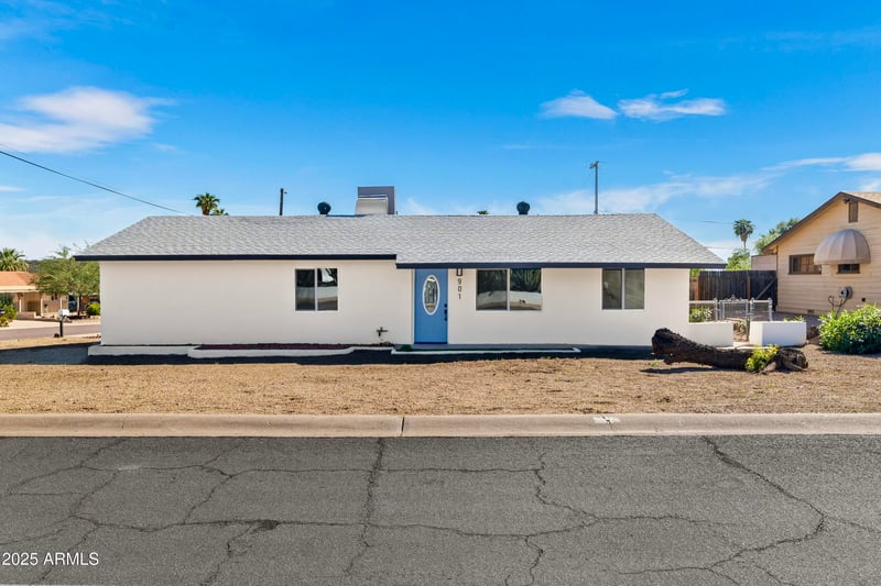 901 Mercer Ln, Phoenix, AZ 85029