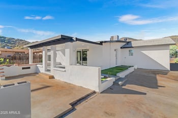901 Mercer Ln, Phoenix, AZ 85029