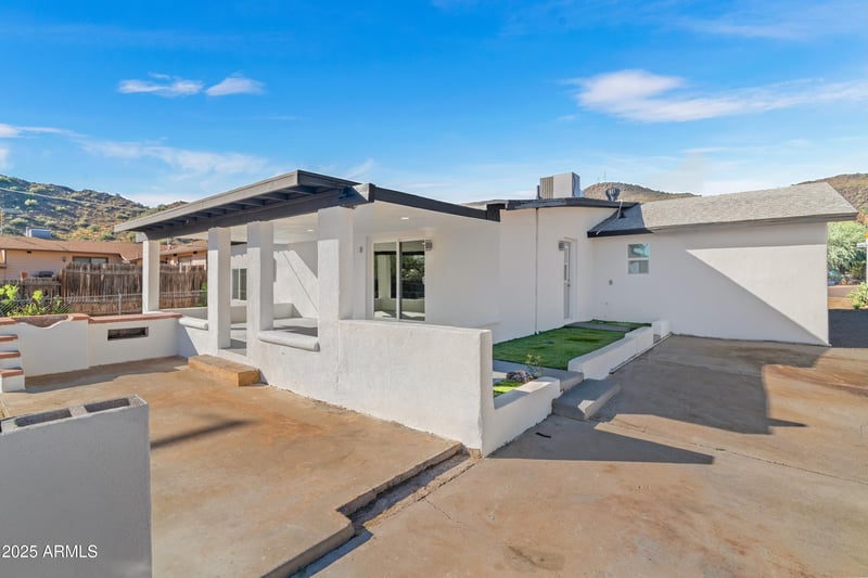 901 Mercer Ln, Phoenix, AZ 85029