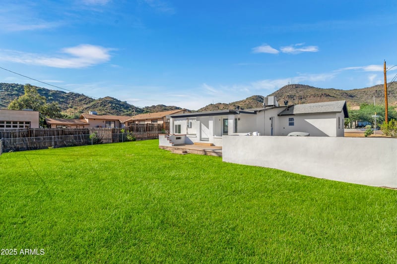 901 Mercer Ln, Phoenix, AZ 85029
