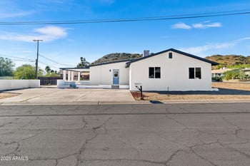 901 Mercer Ln, Phoenix, AZ 85029
