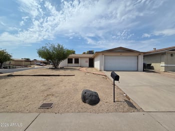 901 W Angela Dr, Phoenix, AZ 85023