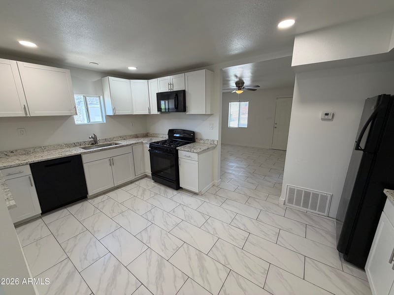 9012 N 14th St, Phoenix, AZ 85020