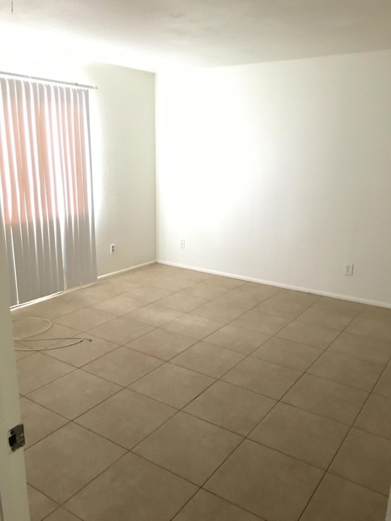 9013 N 52nd Ave, Glendale, AZ 85302