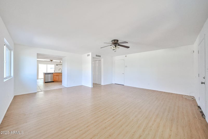 9015 55th Ave, Glendale, AZ 85302