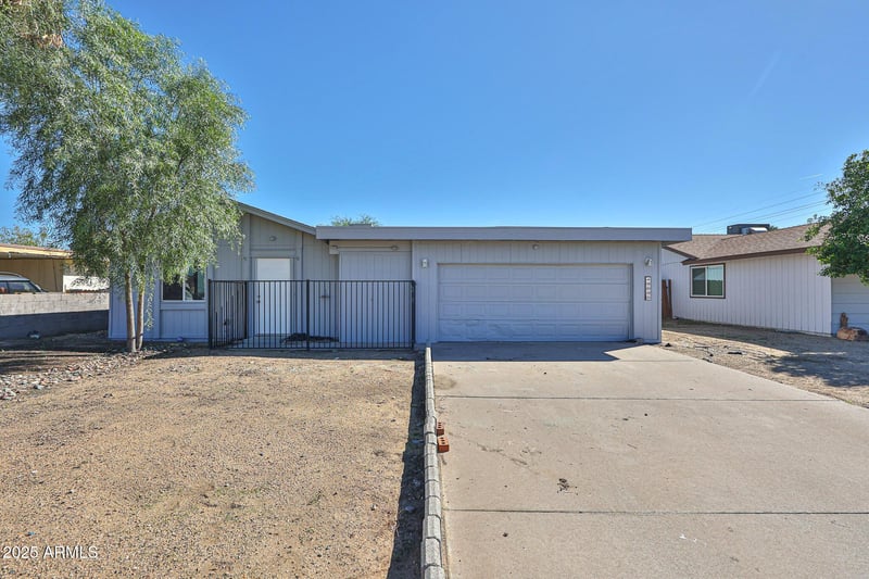 9015 55th Ave, Glendale, AZ 85302
