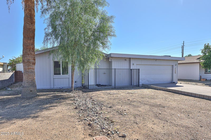 9015 55th Ave, Glendale, AZ 85302