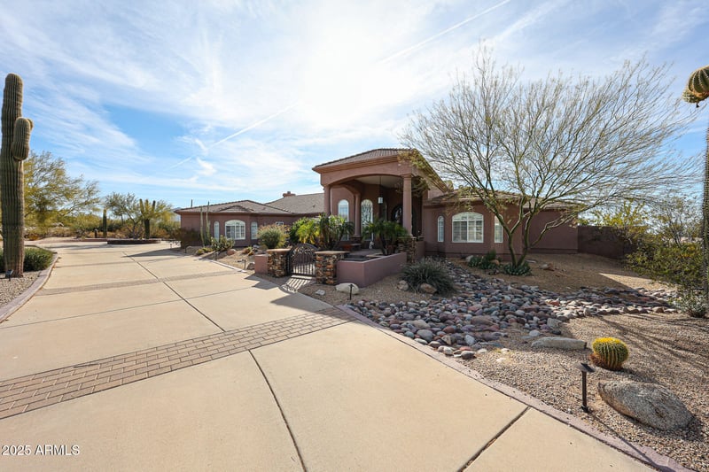9015 Hackamore Dr, Scottsdale, AZ 85255