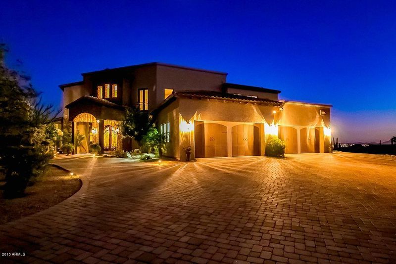 9017 E Redberry St, Mesa, AZ 85207