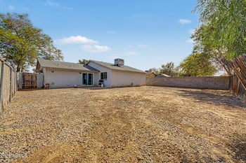 9018 Glenrosa Ave, Phoenix, AZ 85037