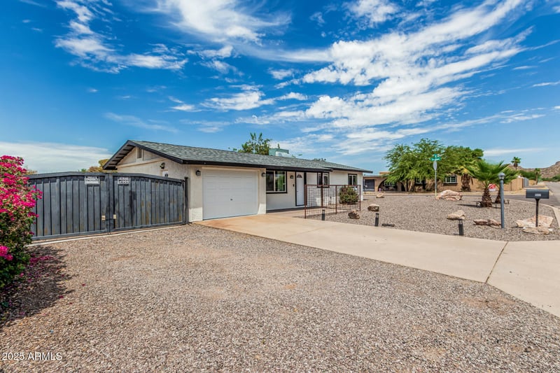 902 96th St, Mesa, AZ 85207