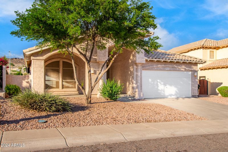 902 E Goldenrod St, Phoenix, AZ 85048