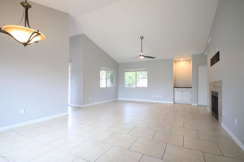 902 W Utopia Rd, Phoenix, AZ 85027