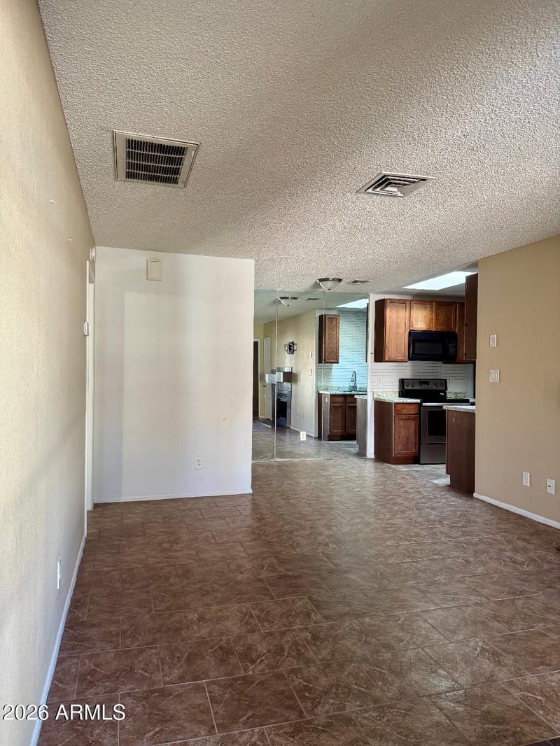 9020 Highland Ave #122, Phoenix, AZ 85037