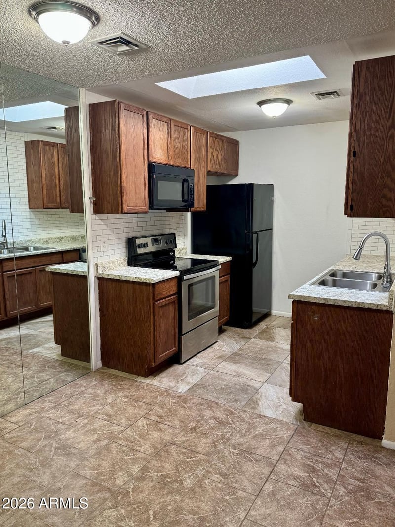9020 Highland Ave #122, Phoenix, AZ 85037