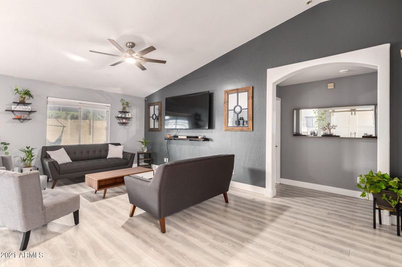 9022 W Encanto Blvd, Phoenix, AZ 85037