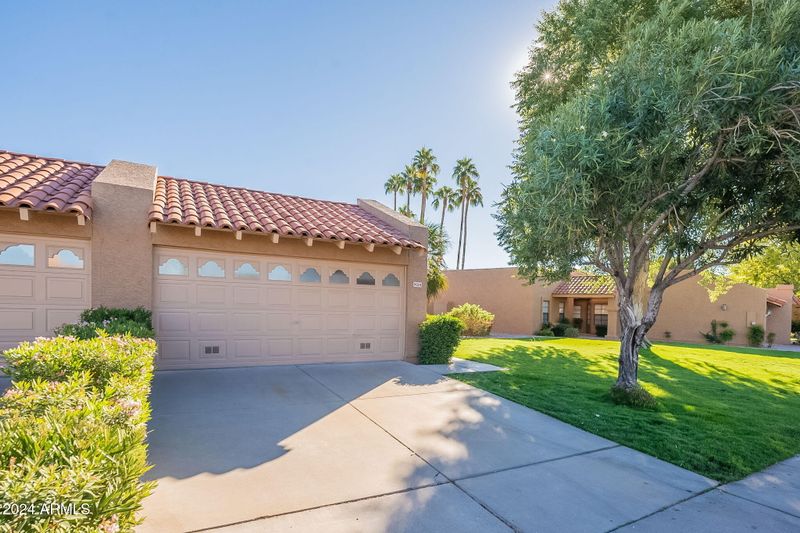 9024 E Winchcomb Dr, Scottsdale, AZ 85260