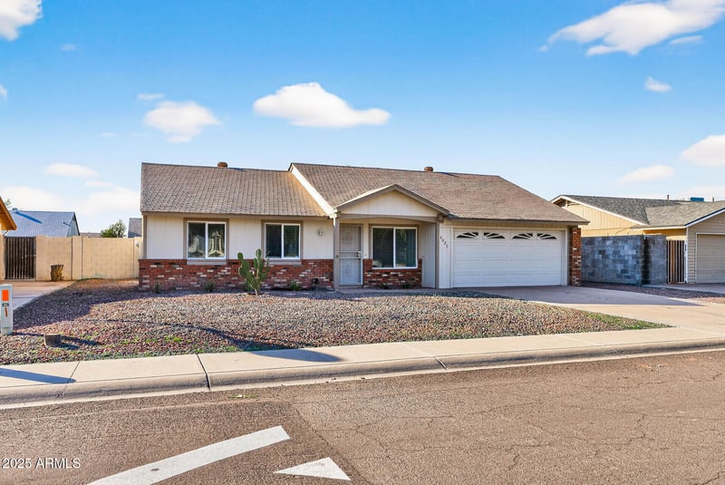 9025 Cinnabar Ave, Peoria, AZ 85345