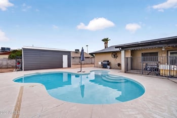 9025 N 48th Dr, Glendale, AZ 85302