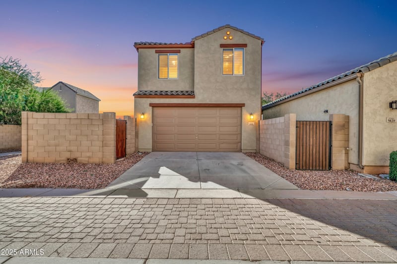 9025 State Ave, Glendale, AZ 85305