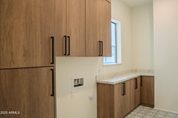 9027 19th St, Phoenix, AZ 85042