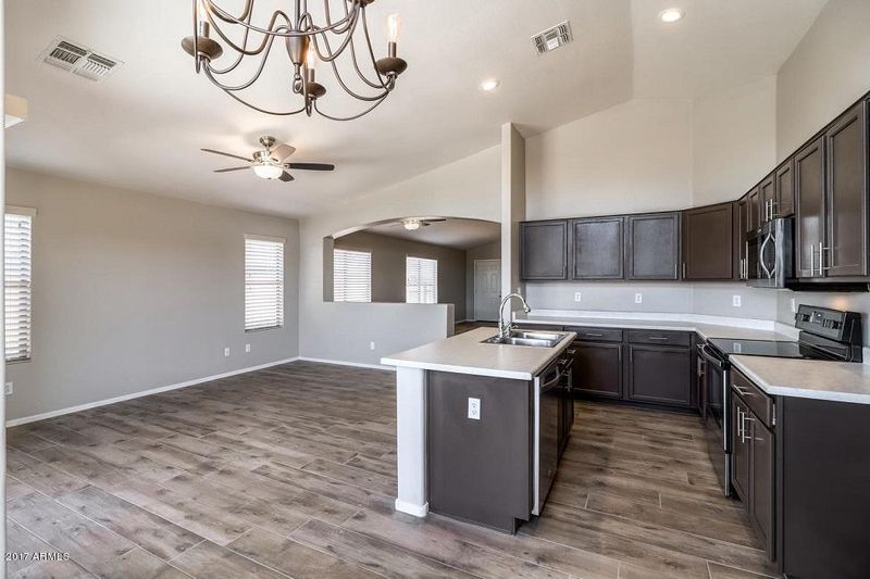 9027 E Fox St, Mesa, AZ 85207