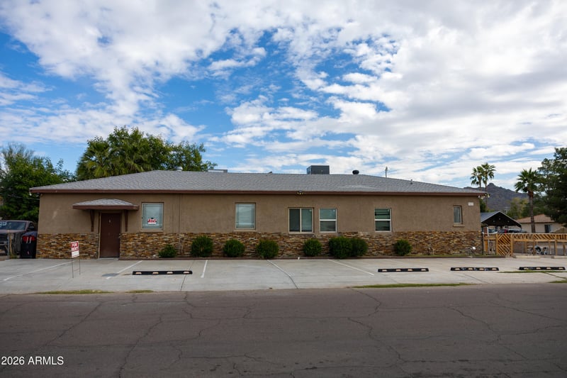 9027 N 11th St, Phoenix, AZ 85020
